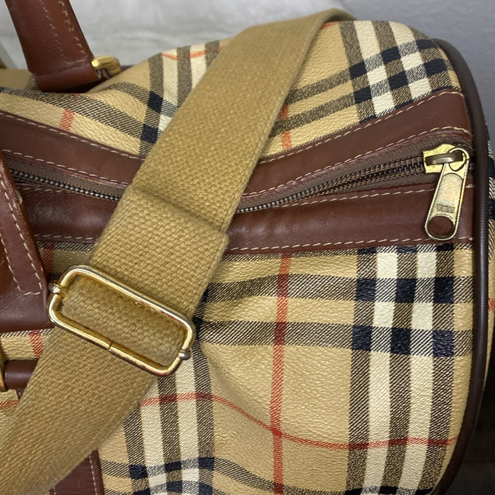 Burberrys Haymarket Check Weekender Duffle Bag - Picture 6 of 14